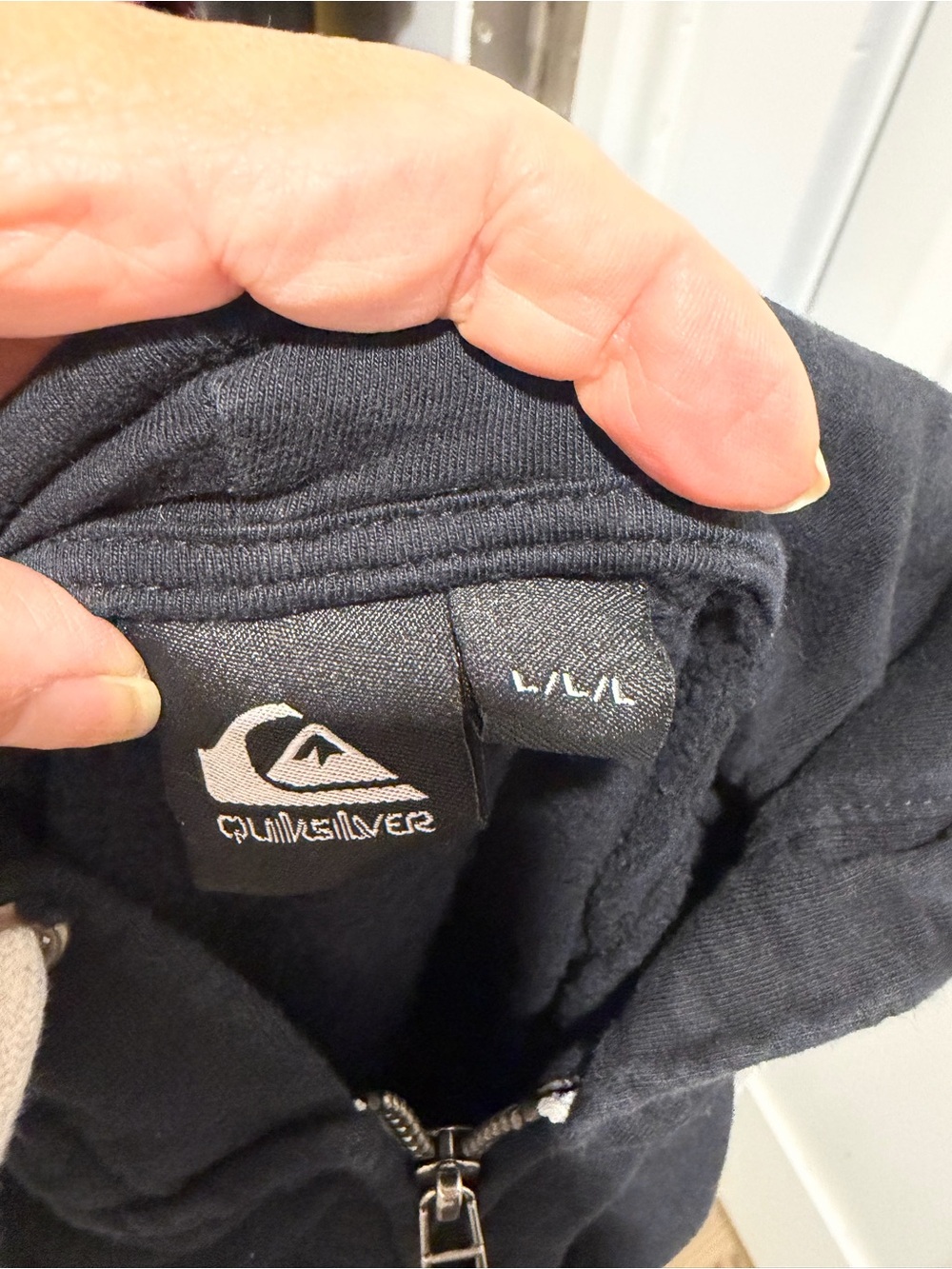 Quiksilver Men's Black Zip-Up Hoodie with White Drawstrings - Picture 7 of 9